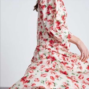 Spring time flowered dress 🌸